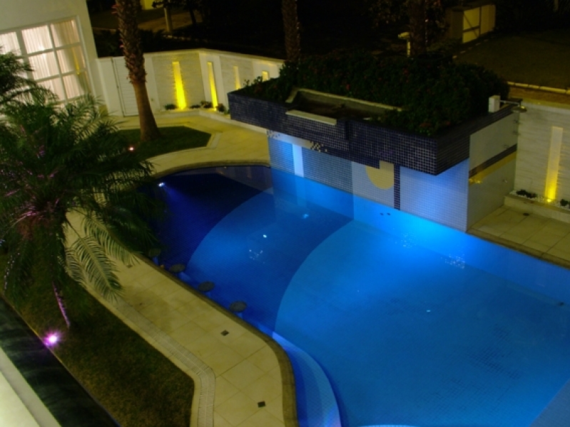 iluminação para piscina de alvenaria